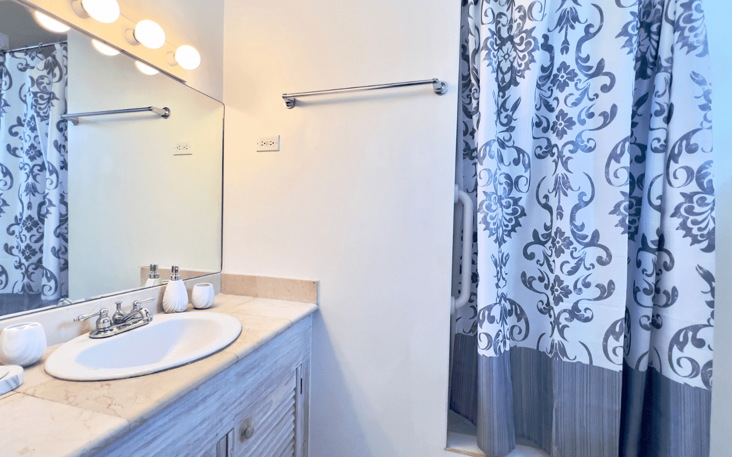 RENTED – Move-in Ready Townhouse on the South Coast For Rent