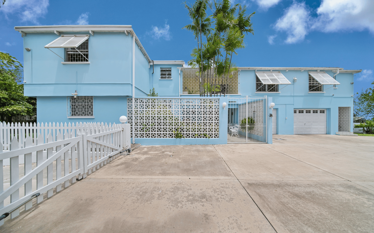 large spacious family home with income potential apartment granny flat rental prime location for sale south coast close to shopping schools supermarkets central island life realty real estate roi investment property to sell buy rent